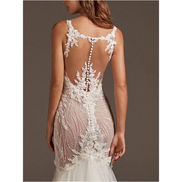 Wedding dress new size 10 - Picture 6 of 7